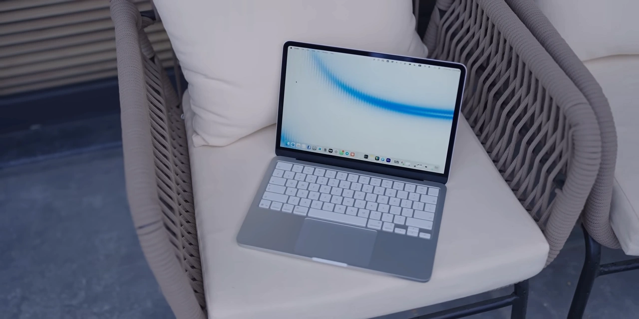Apple MacBook Neo citrus color review 2026